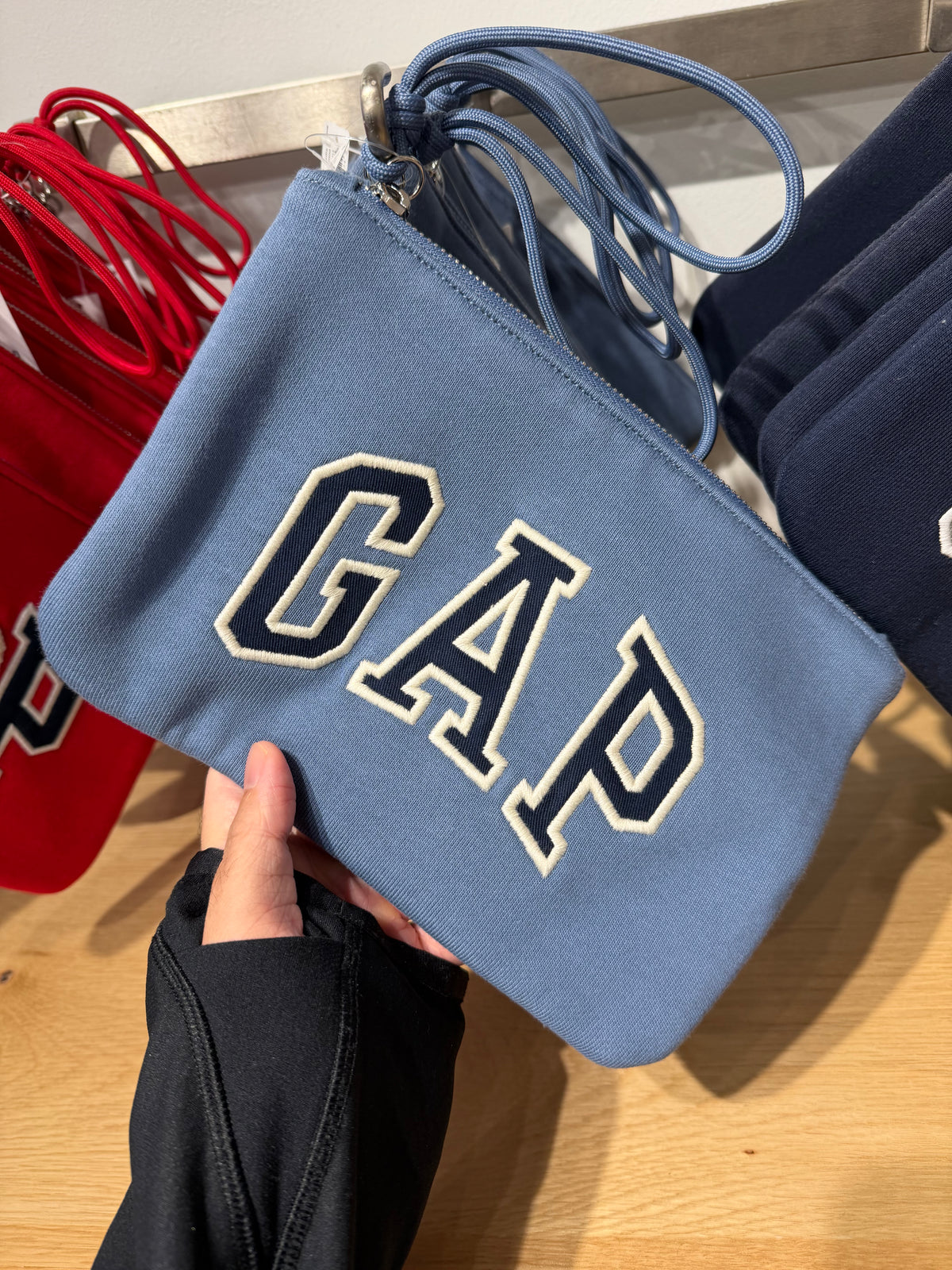 Gap 帽T手拿包 - 淺藍