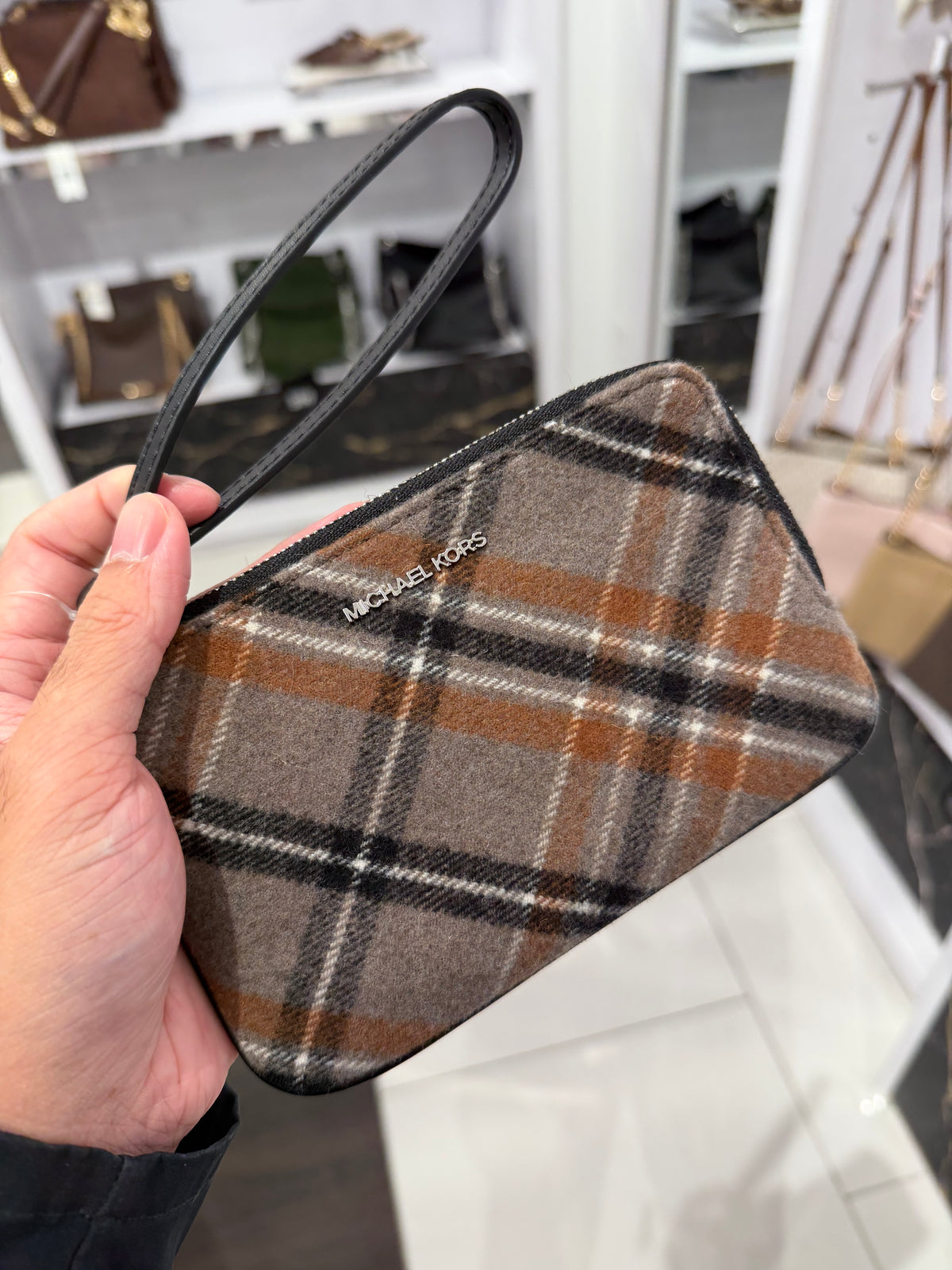MK outlet 毛呢秋冬小手拿包 - 條紋