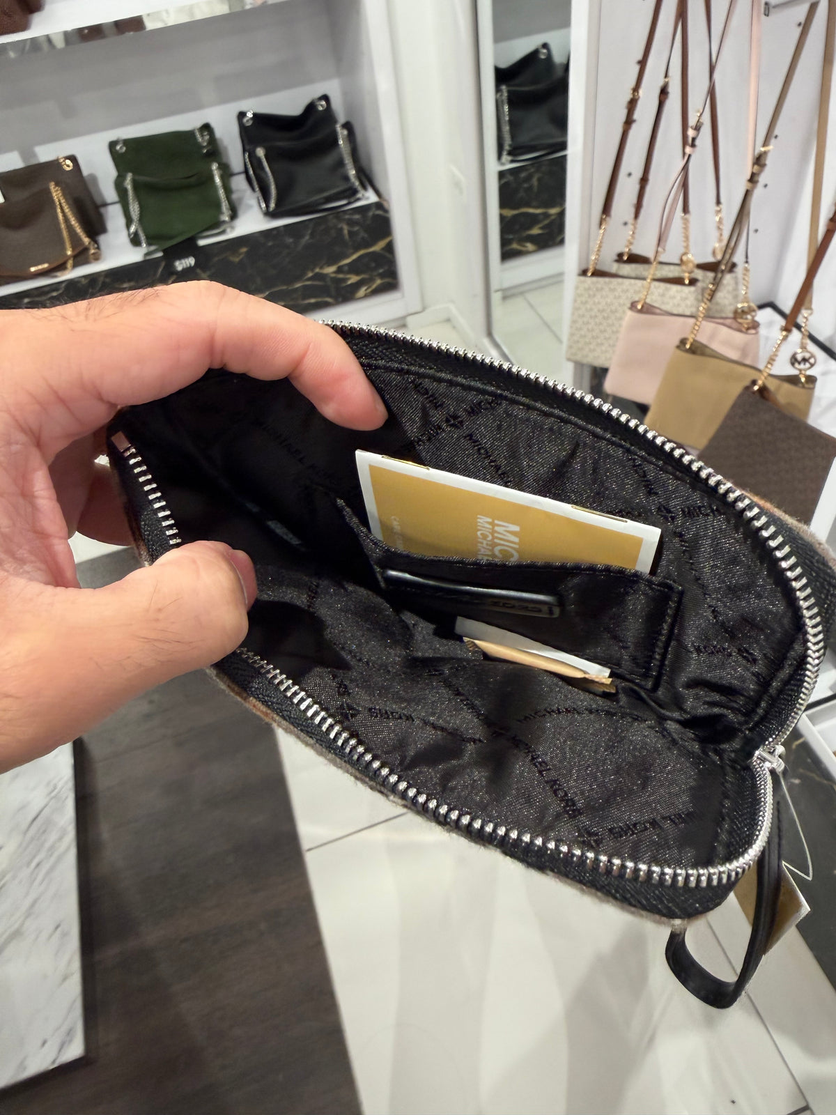 MK outlet 毛呢秋冬小手拿包 - 條紋