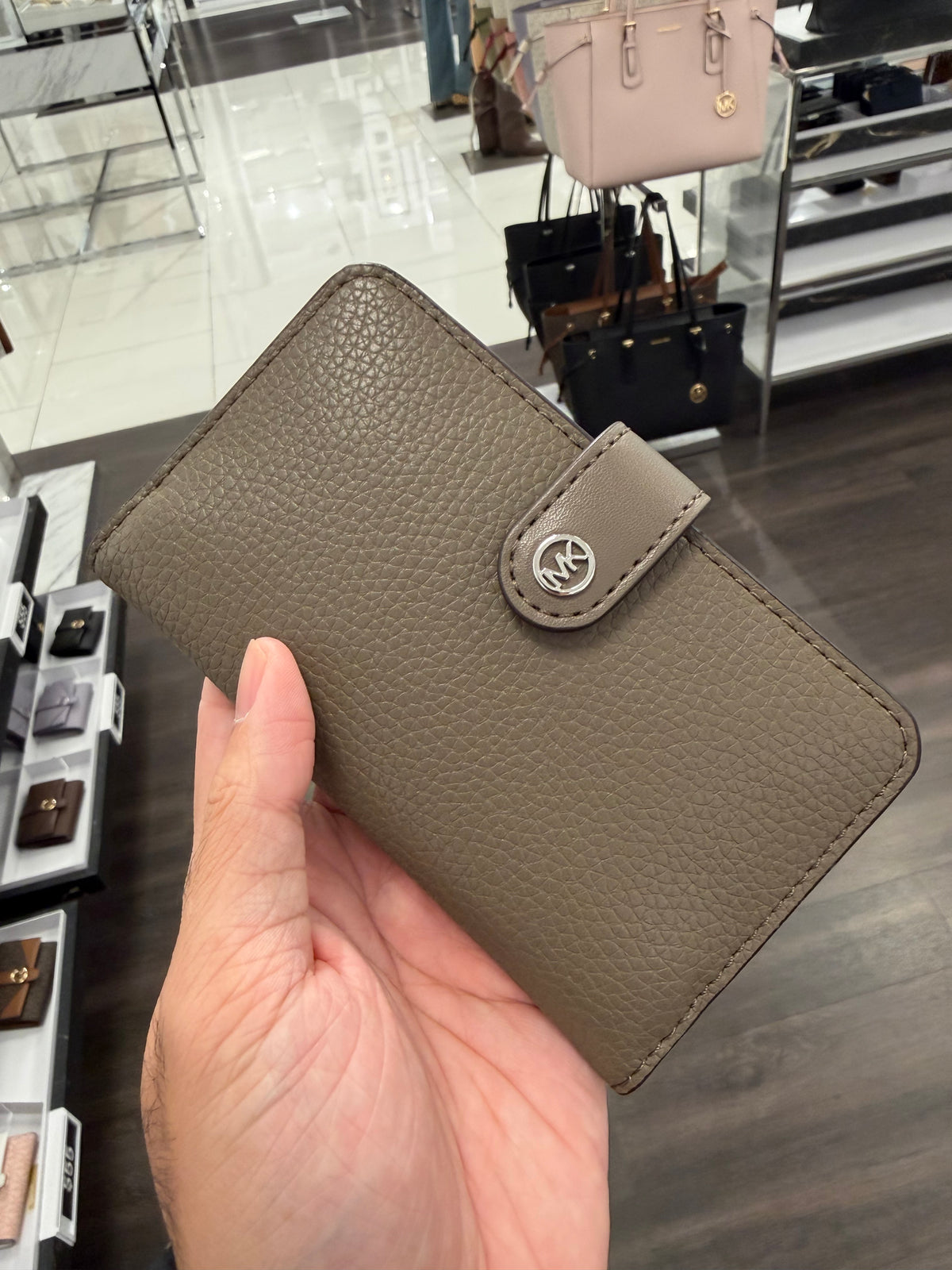 MK outlet 扣子卡夾零錢包 - 法式灰