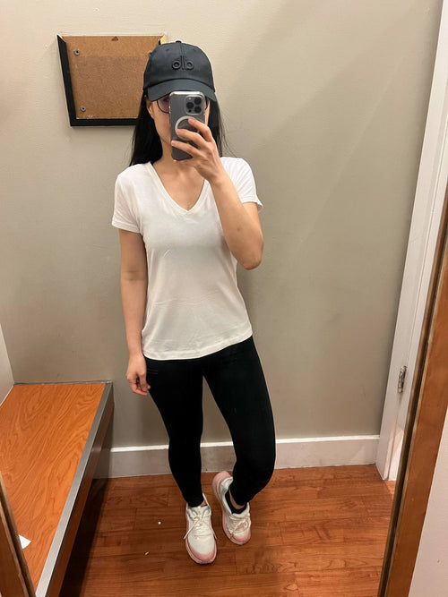 Banana 女生 經典V領短T 571596 - 白色 M