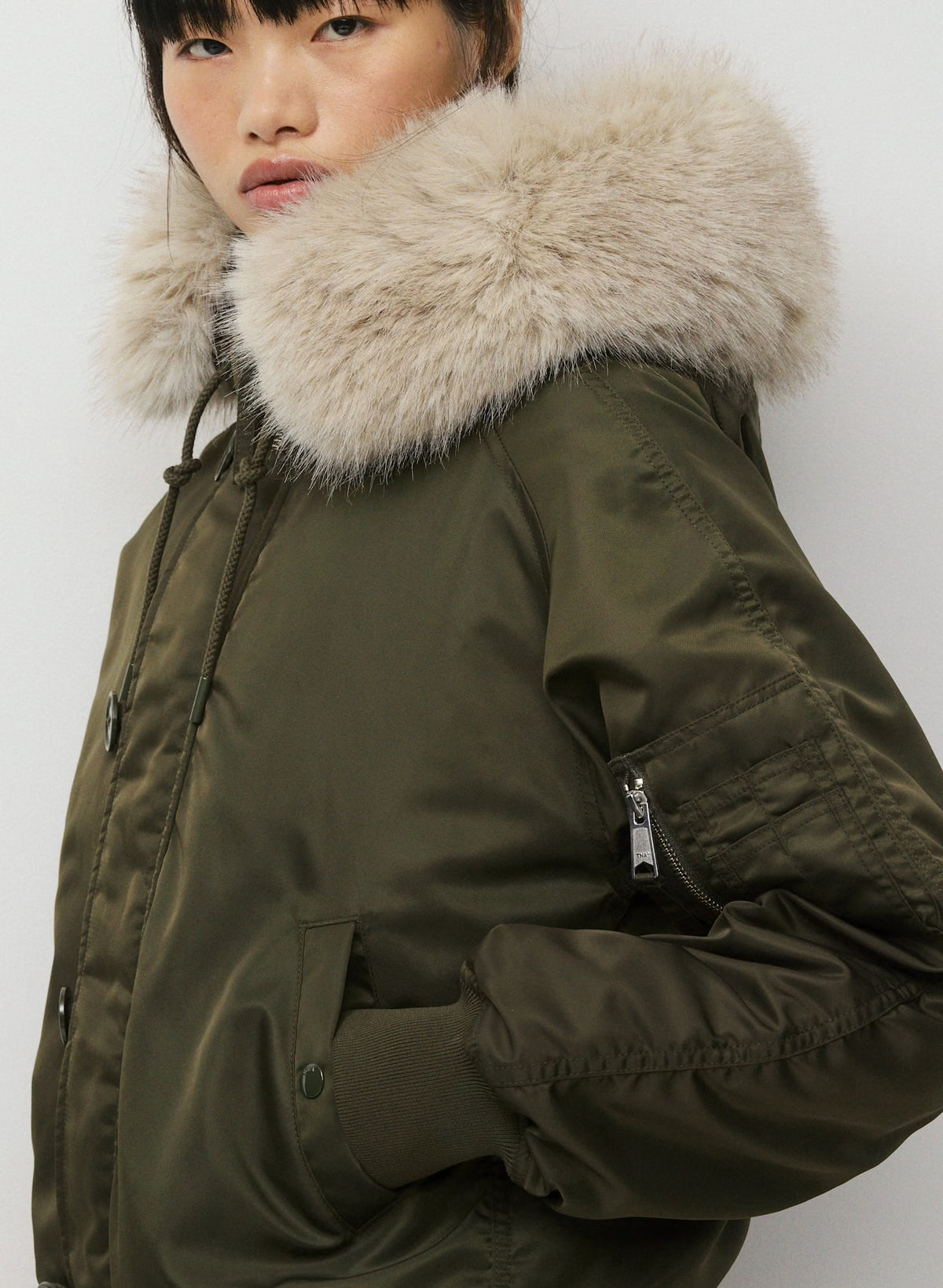 Aritzia 女生 Hitch飛行外套 - 軍綠
