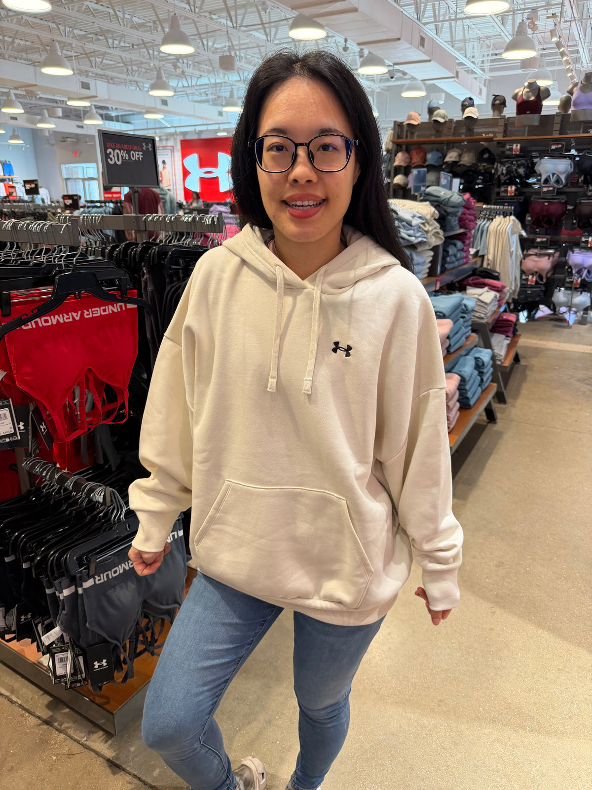 UA 女生 Oversize 小logo刷毛帽T - 米白