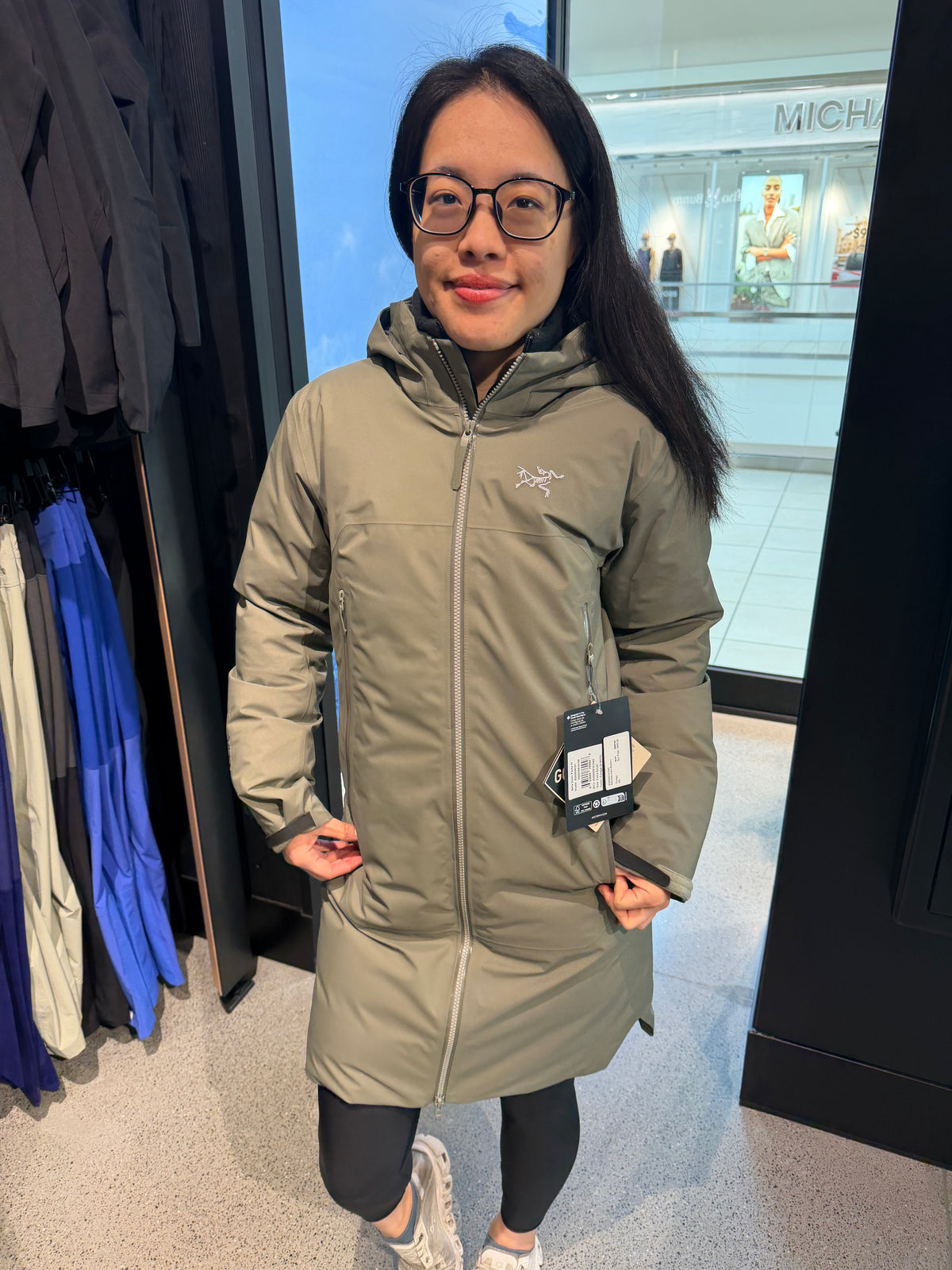 始祖鳥 女生 Goretex Beta 真羽絨外套 - 軍綠