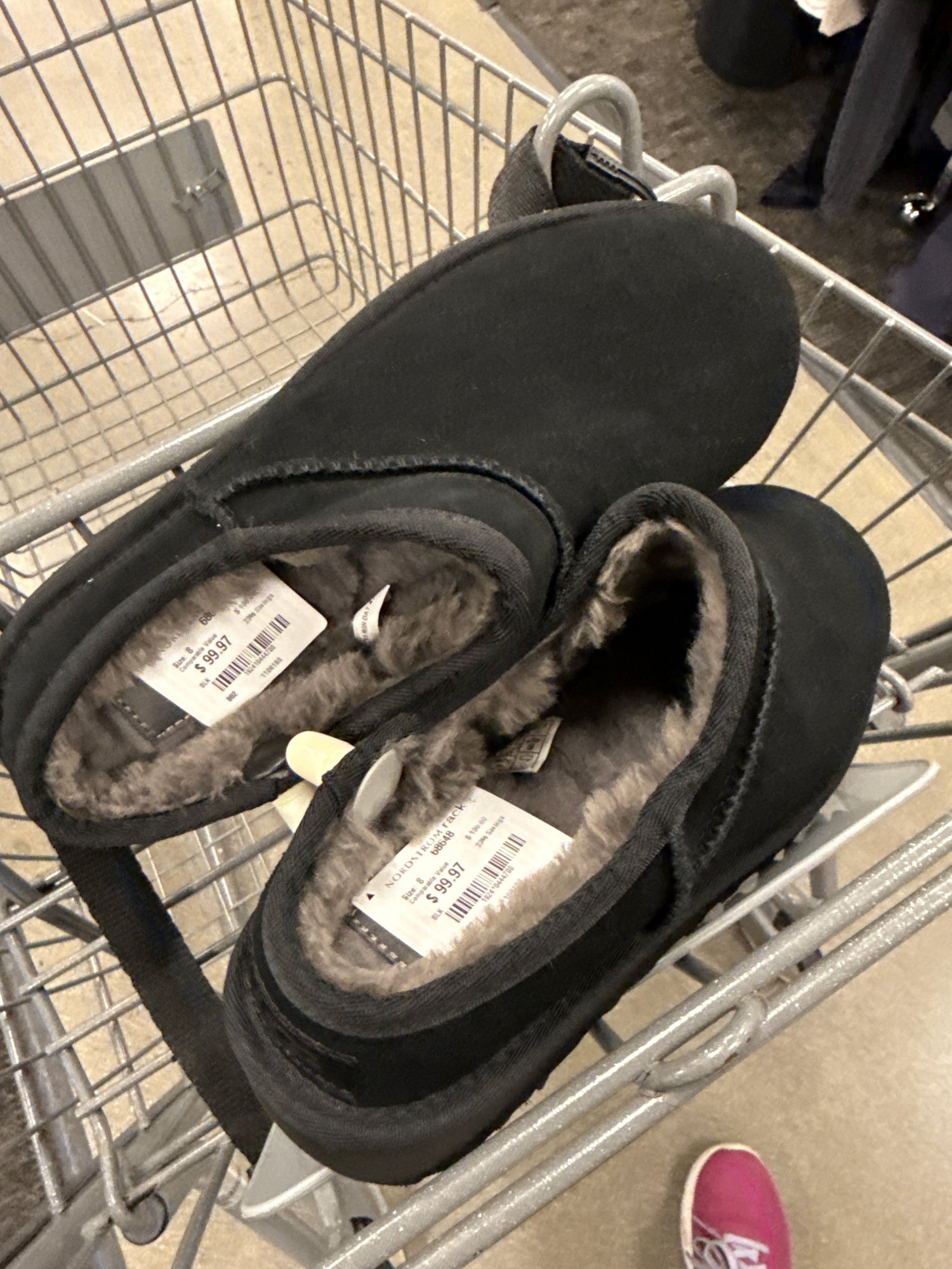 挖寶 Ugg 黑色8號
