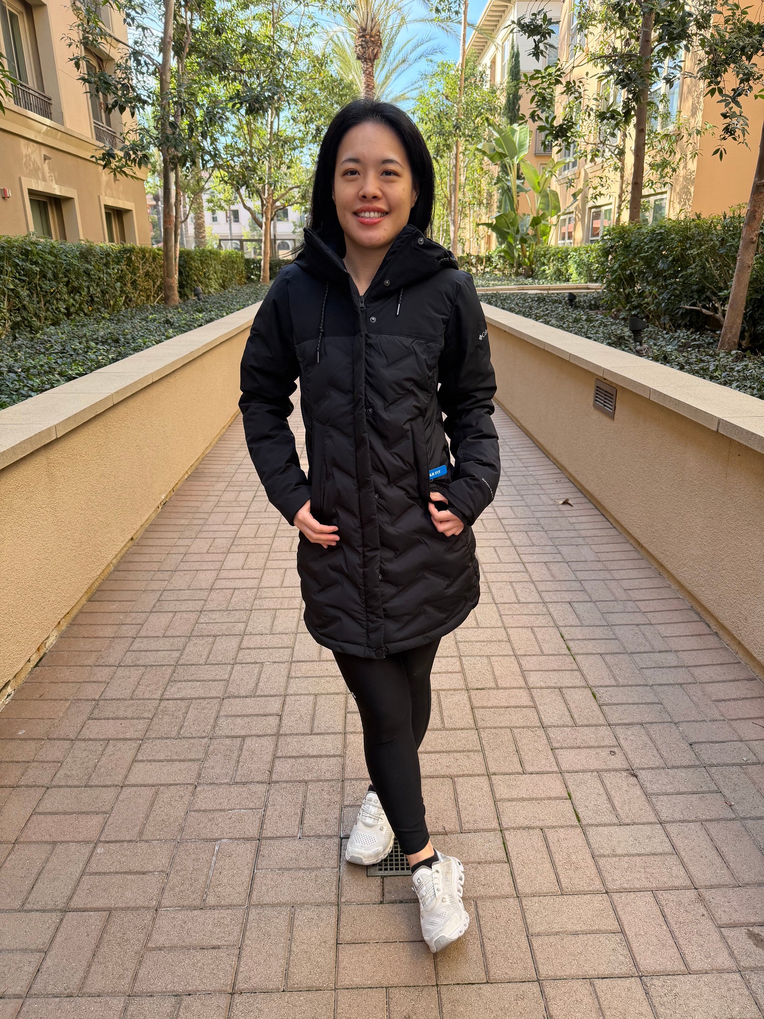 Columbia 女生 Mountain 山形紋金點真羽絨外套 650