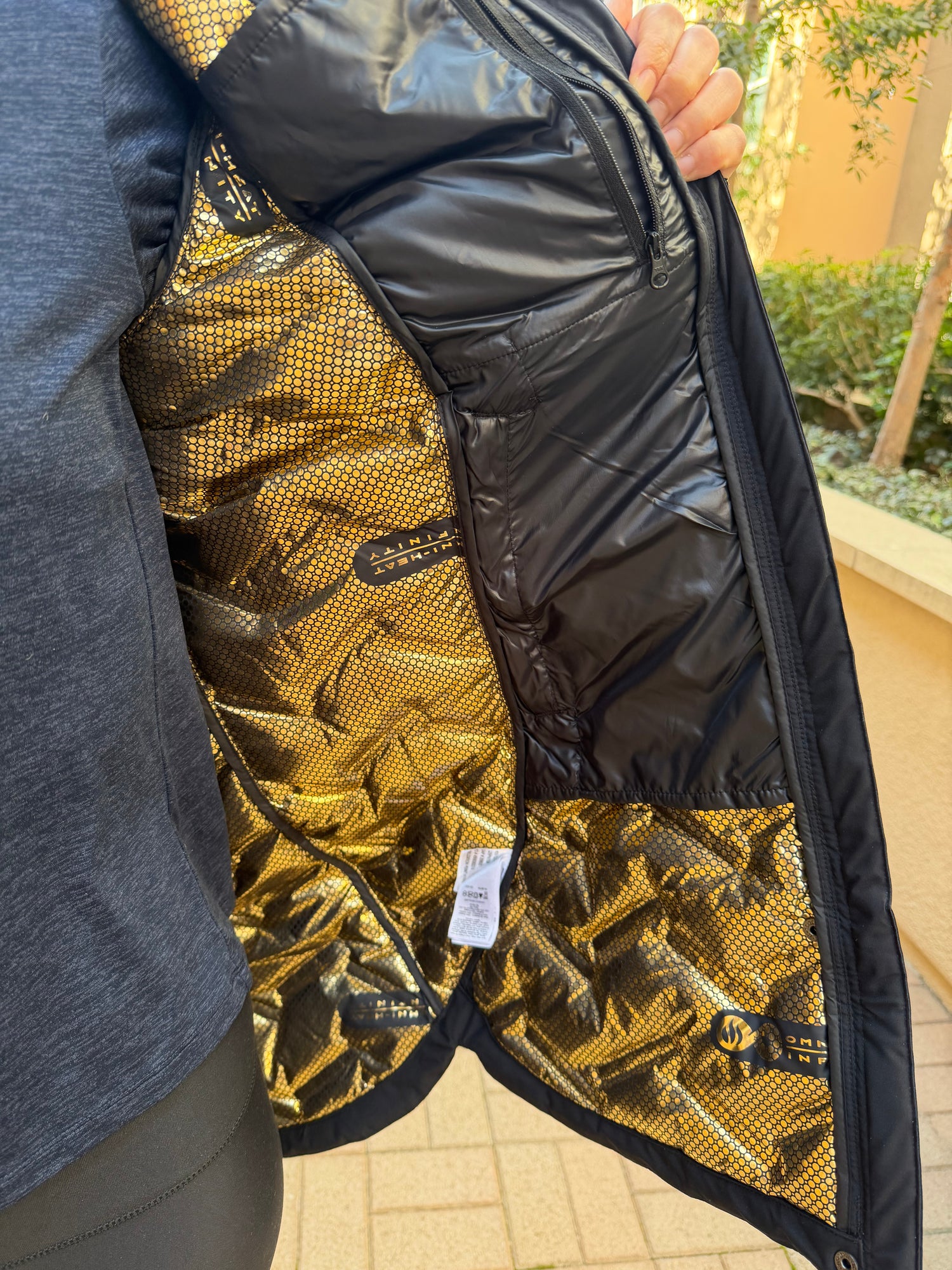 Columbia 女生 Mountain 山形紋金點真羽絨外套 650