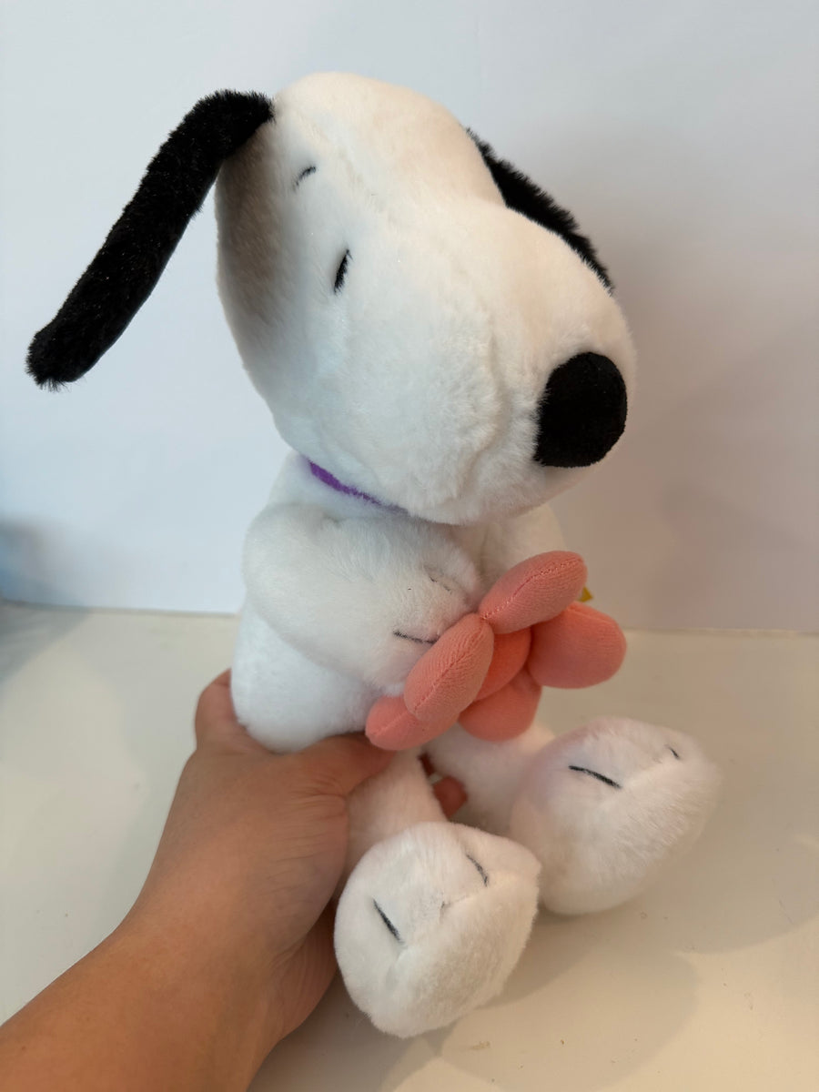 挖寶 史努比抱花娃娃