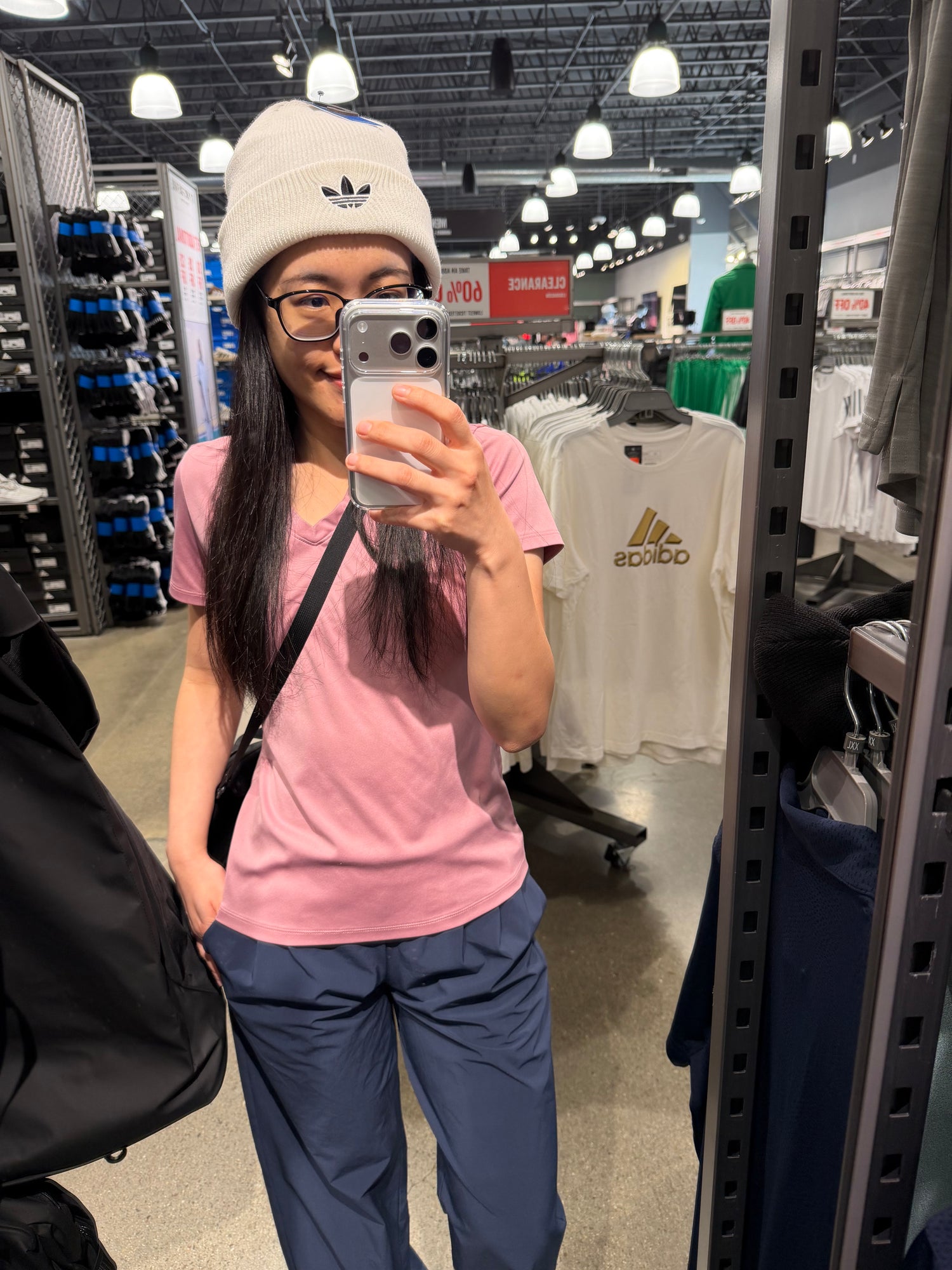 Adidas 三葉草毛帽[男女生都可以戴]