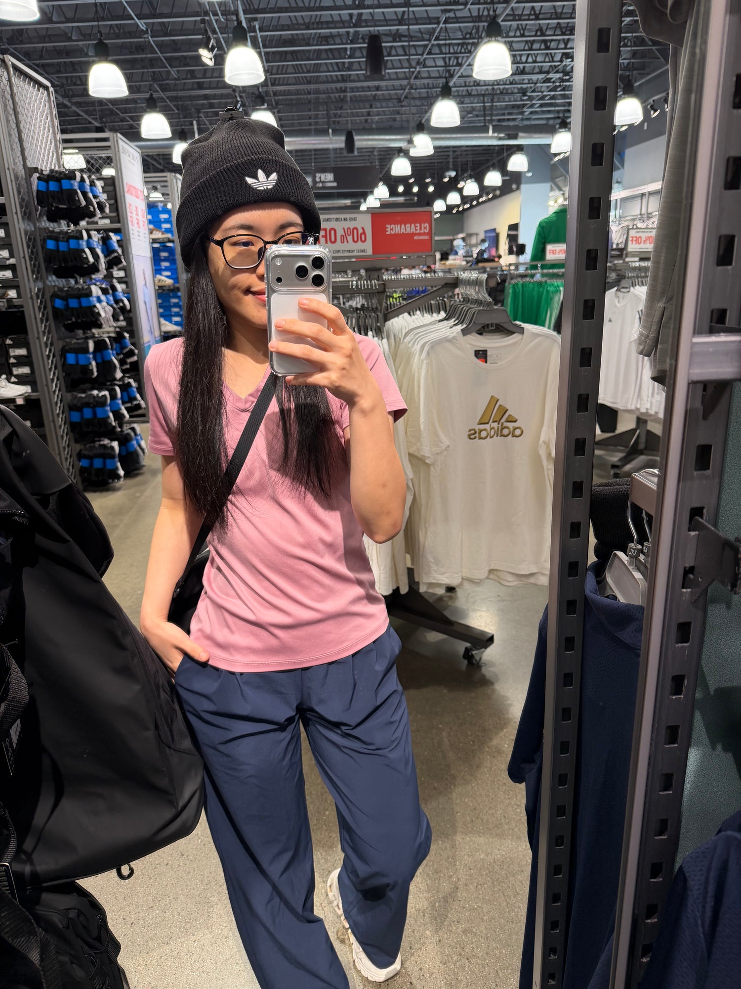 Adidas 三葉草毛帽[男女生都可以戴]