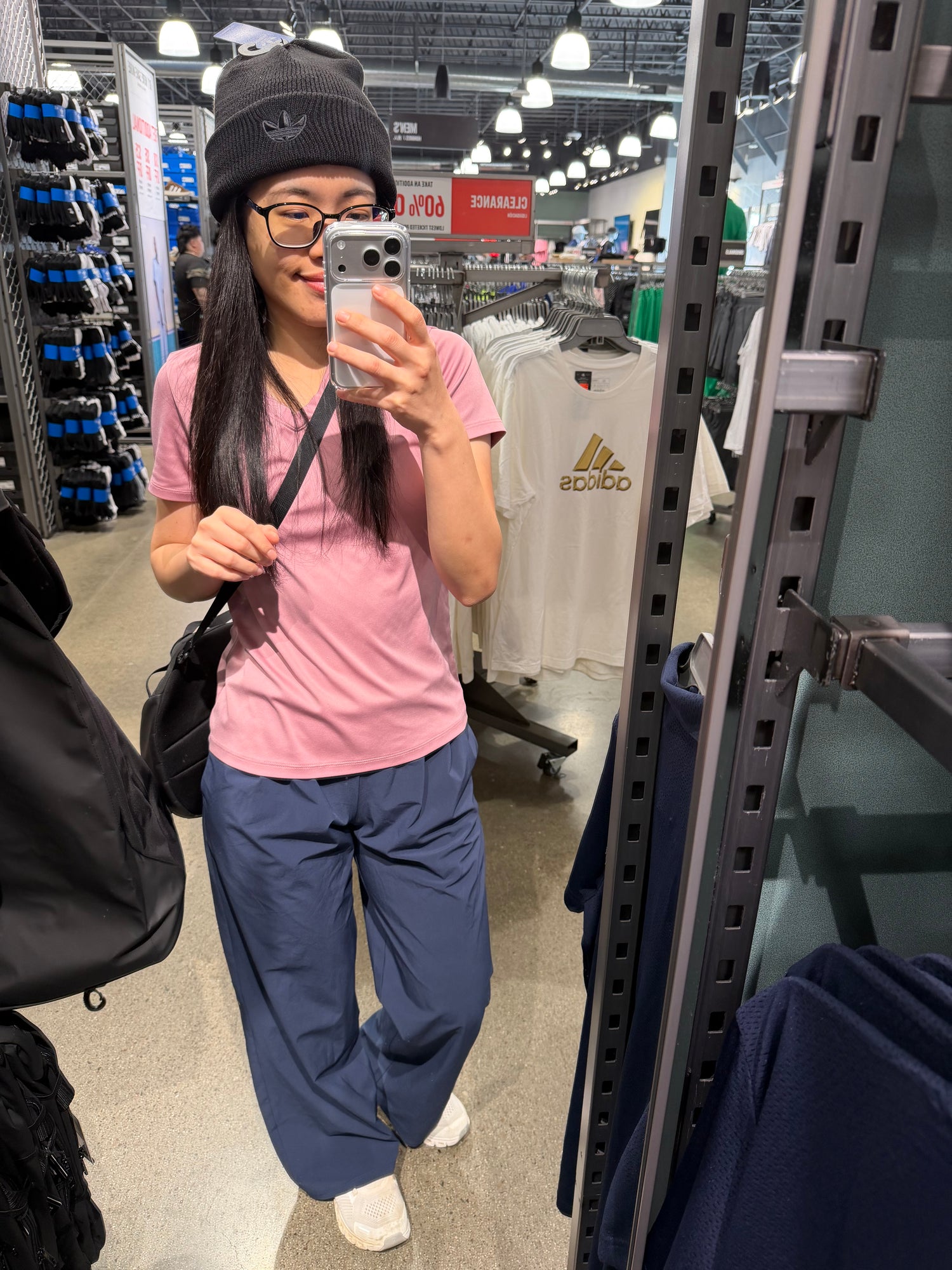 Adidas 三葉草毛帽[男女生都可以戴]