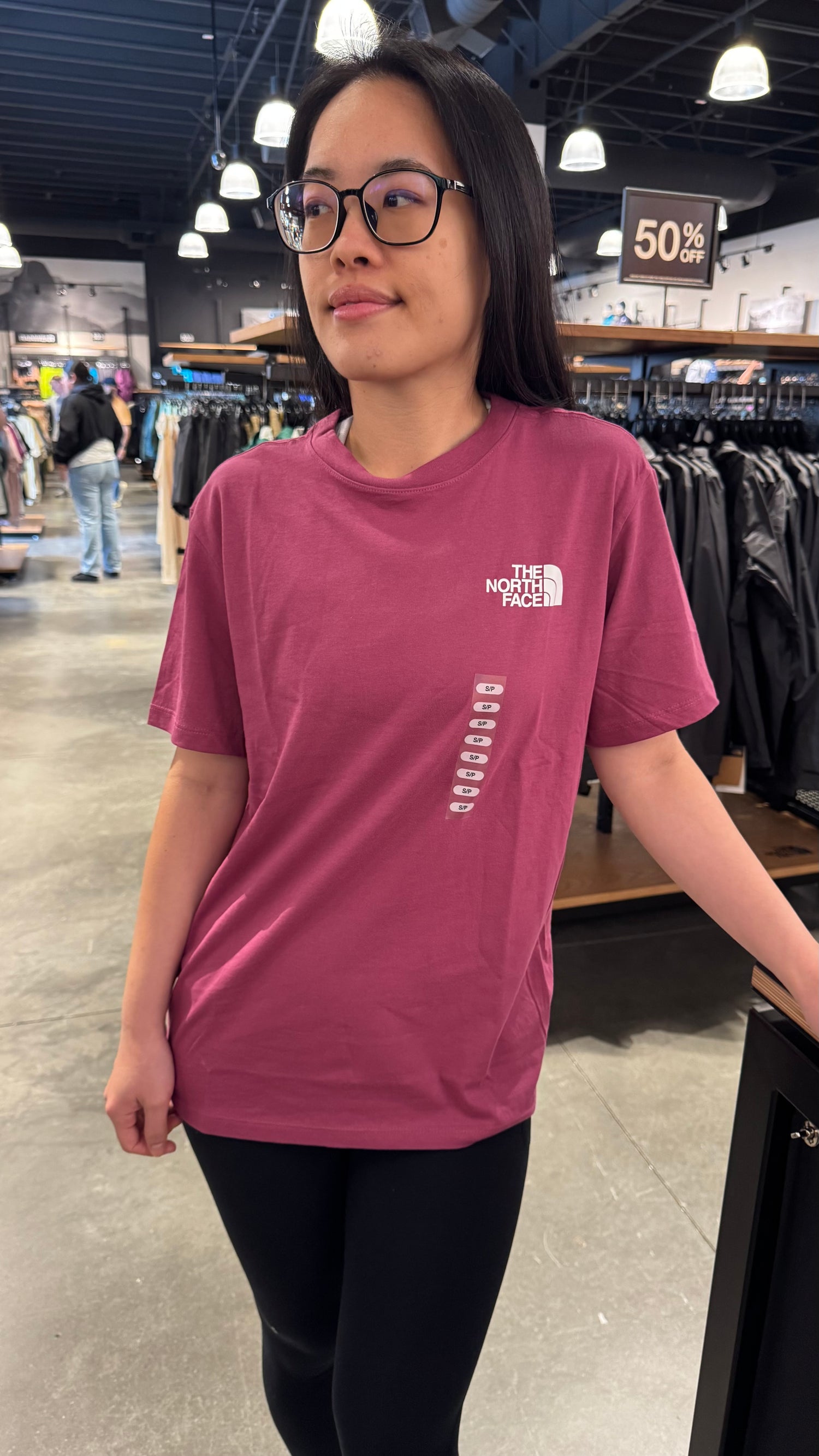 北臉 女生 小Logo短T[背面有圖案] 莓果