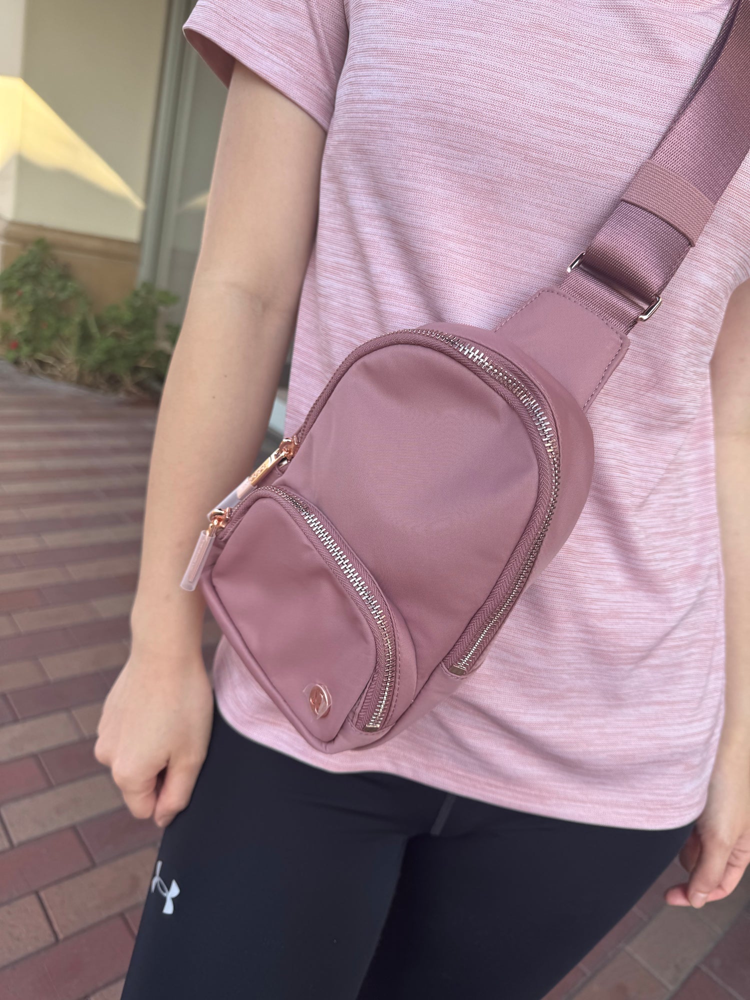 [現貨] Lululemon 可愛單肩包 玫瑰 2L