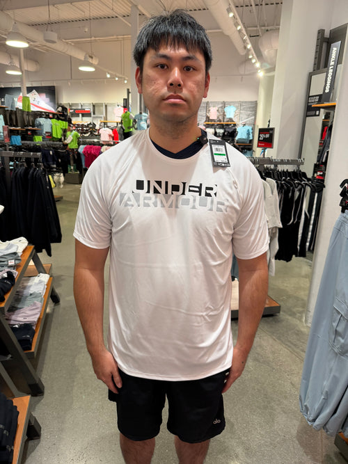 UA 男生 滑溜溜運動短T 字樣logo