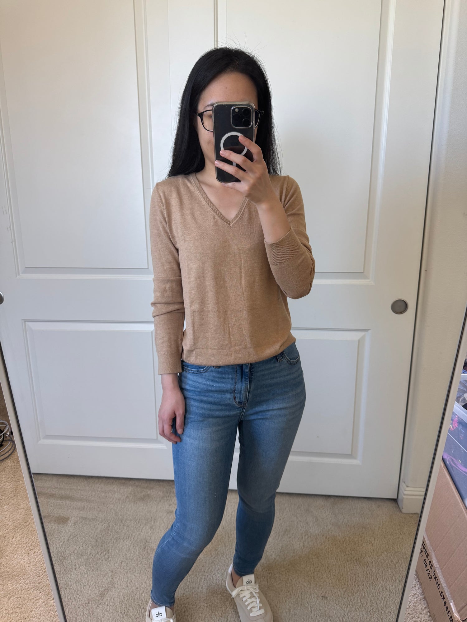 Banana 女生 經典V領毛衣