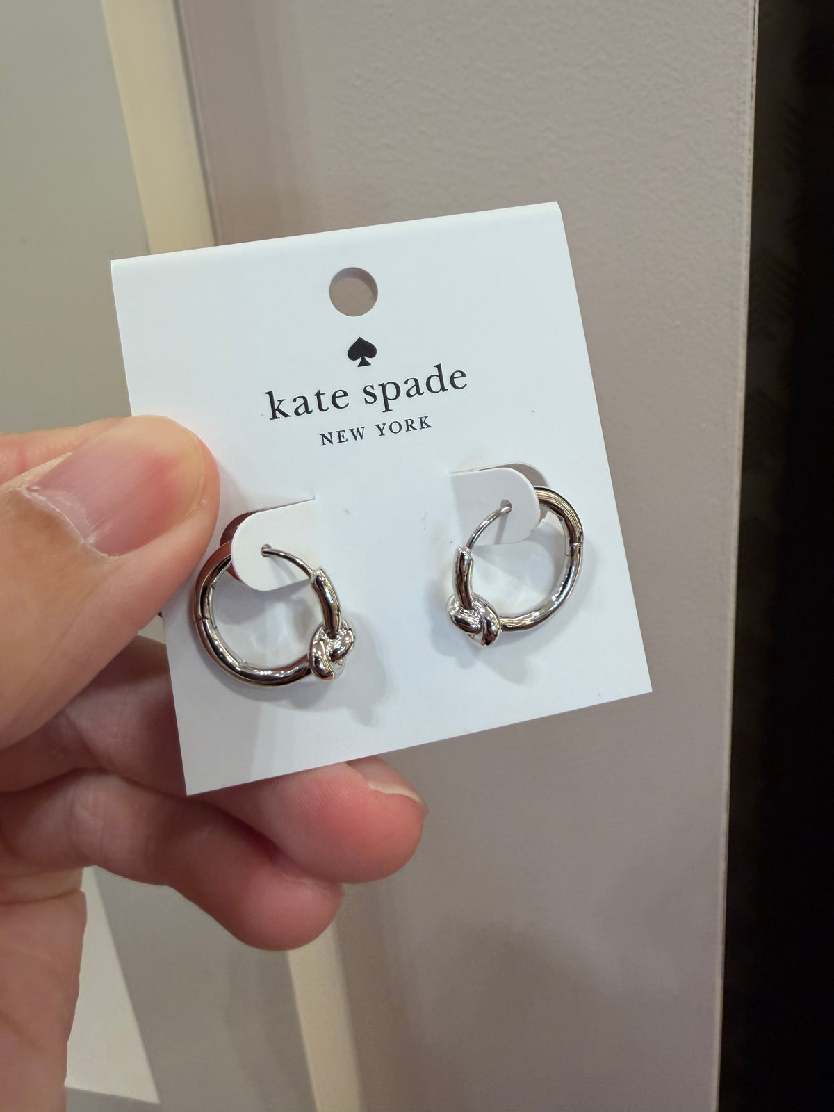 KS outlet 飾品 - 扭結圈圈 耳針