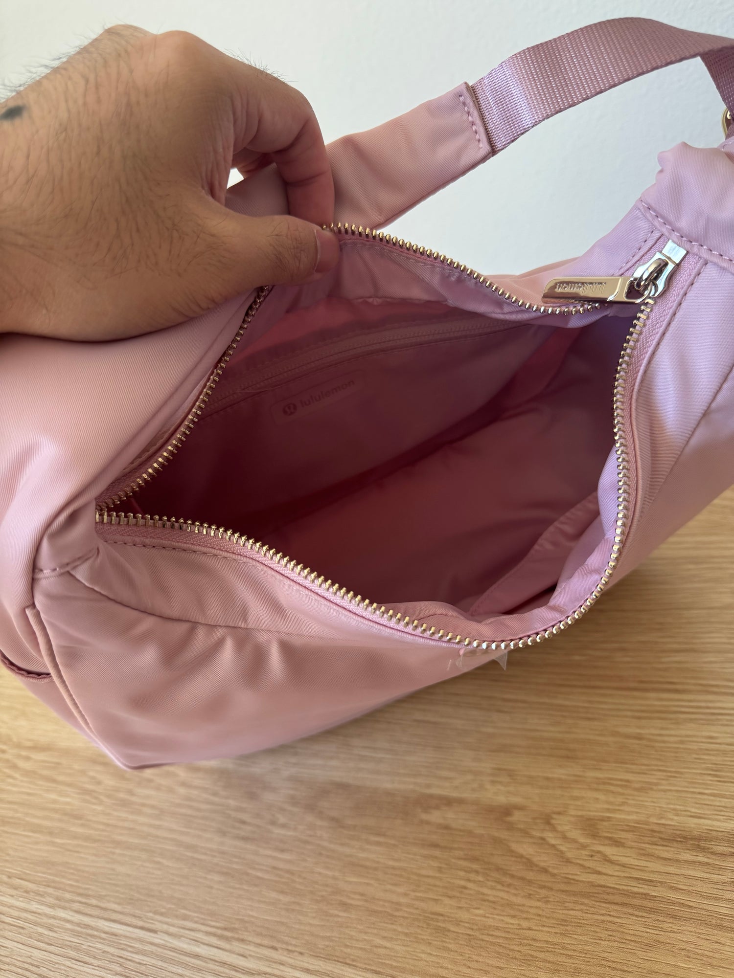 Lululemon 防潑水腋下包 4L