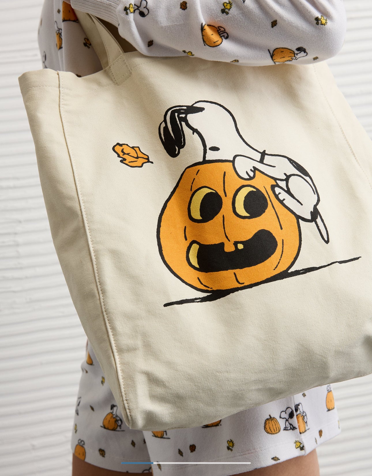 AE X 史努比 Spooky Season 帆布托特包