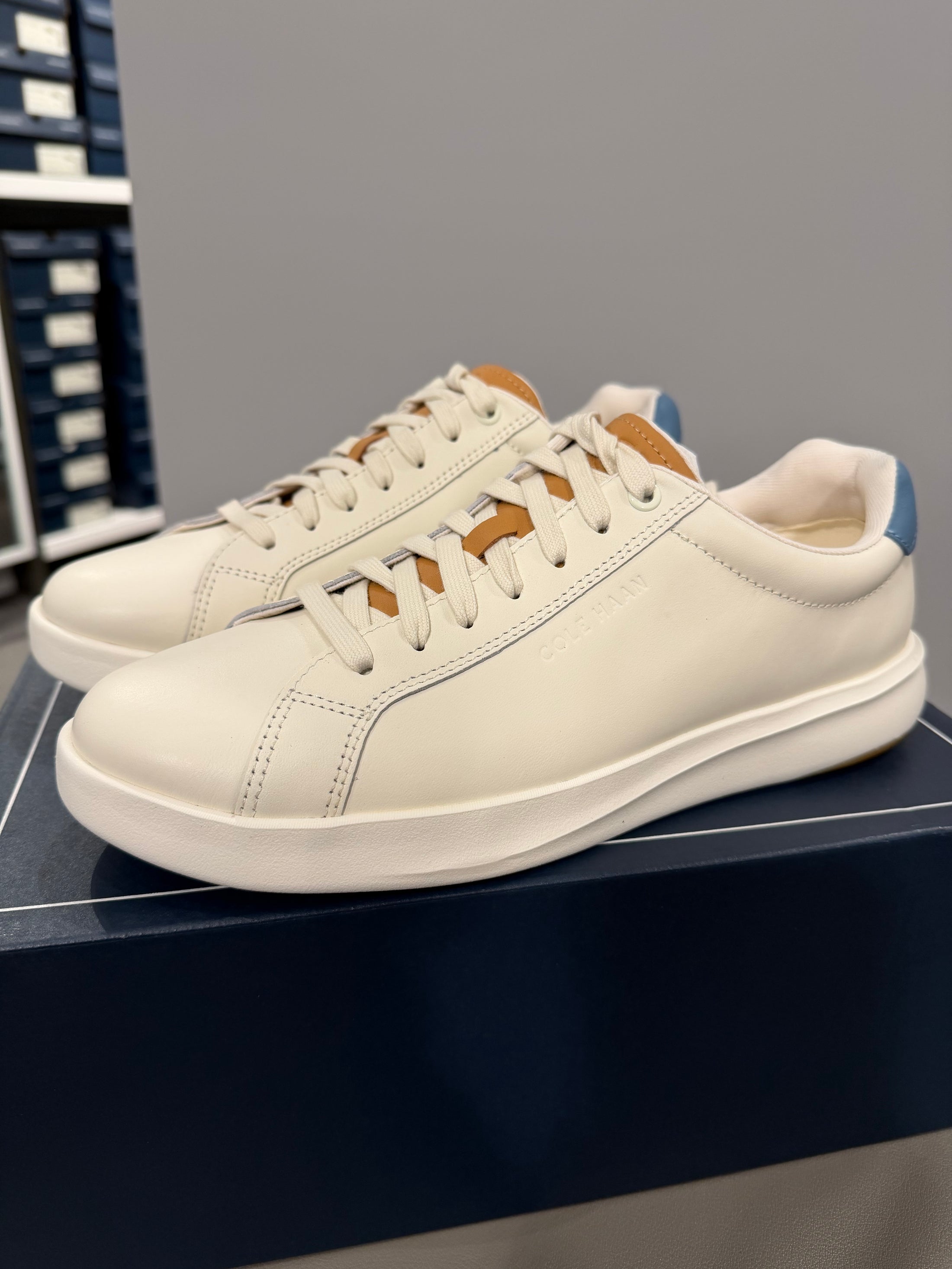 CH outlet 女生 奶油小白鞋