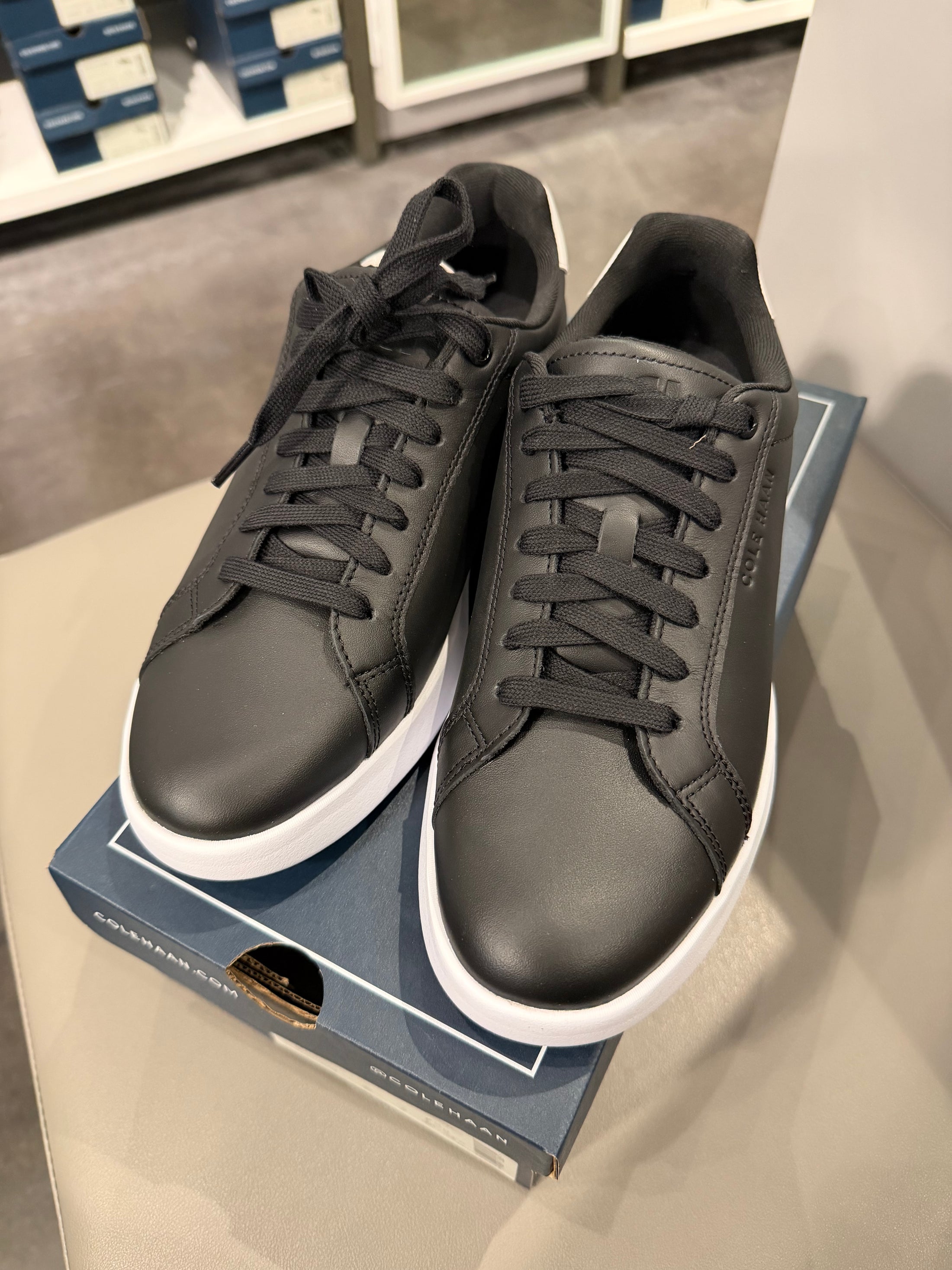 CH outlet 女生 小黑鞋 黑白