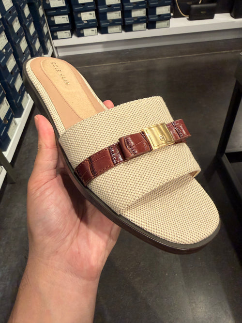 CH outlet 女生 Emilia 帆布拖鞋