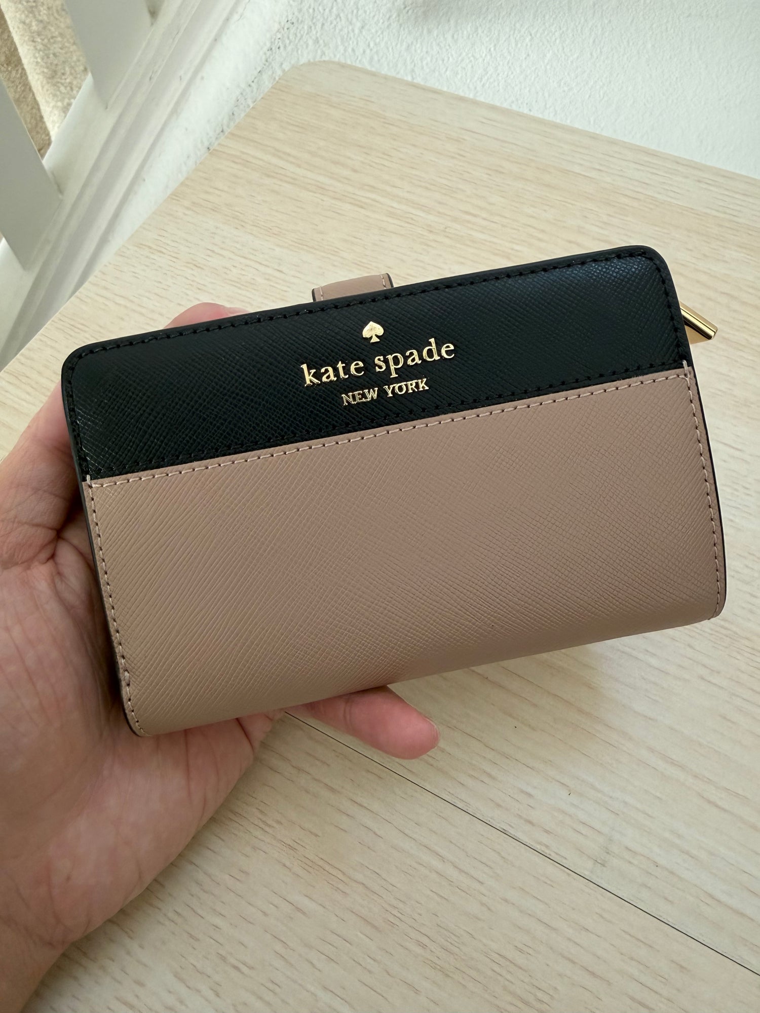 KS outlet 扣子中夾 奶茶撞黑