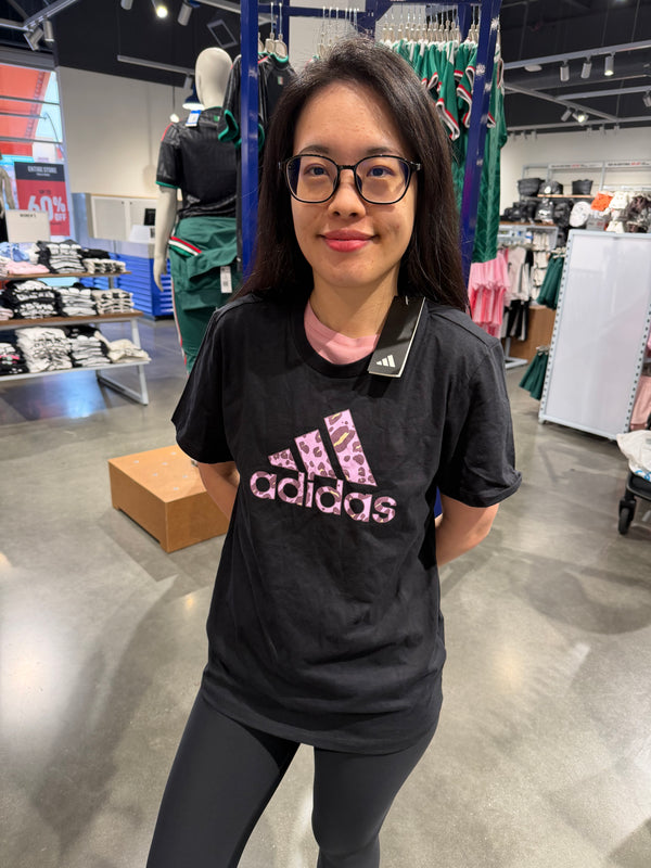 Adidas 女生 棉短T - 黑色可愛豹
