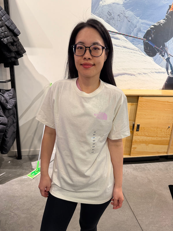 北臉 女生 背後靠山短T