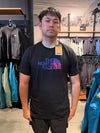 黑色