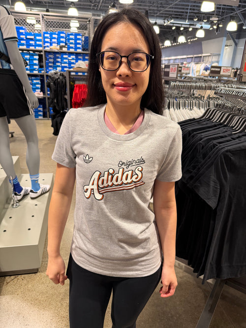 Adidas 女生 棉短T - 灰色字樣