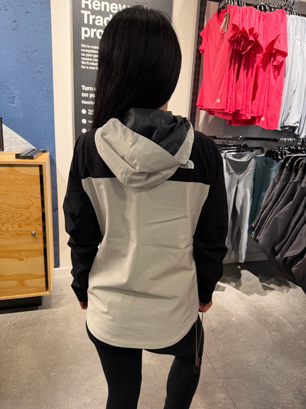 北臉 女生 好移動防水外套