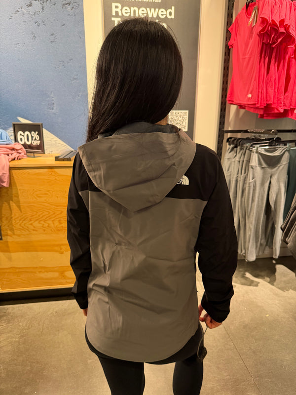 北臉 女生 好移動防水外套