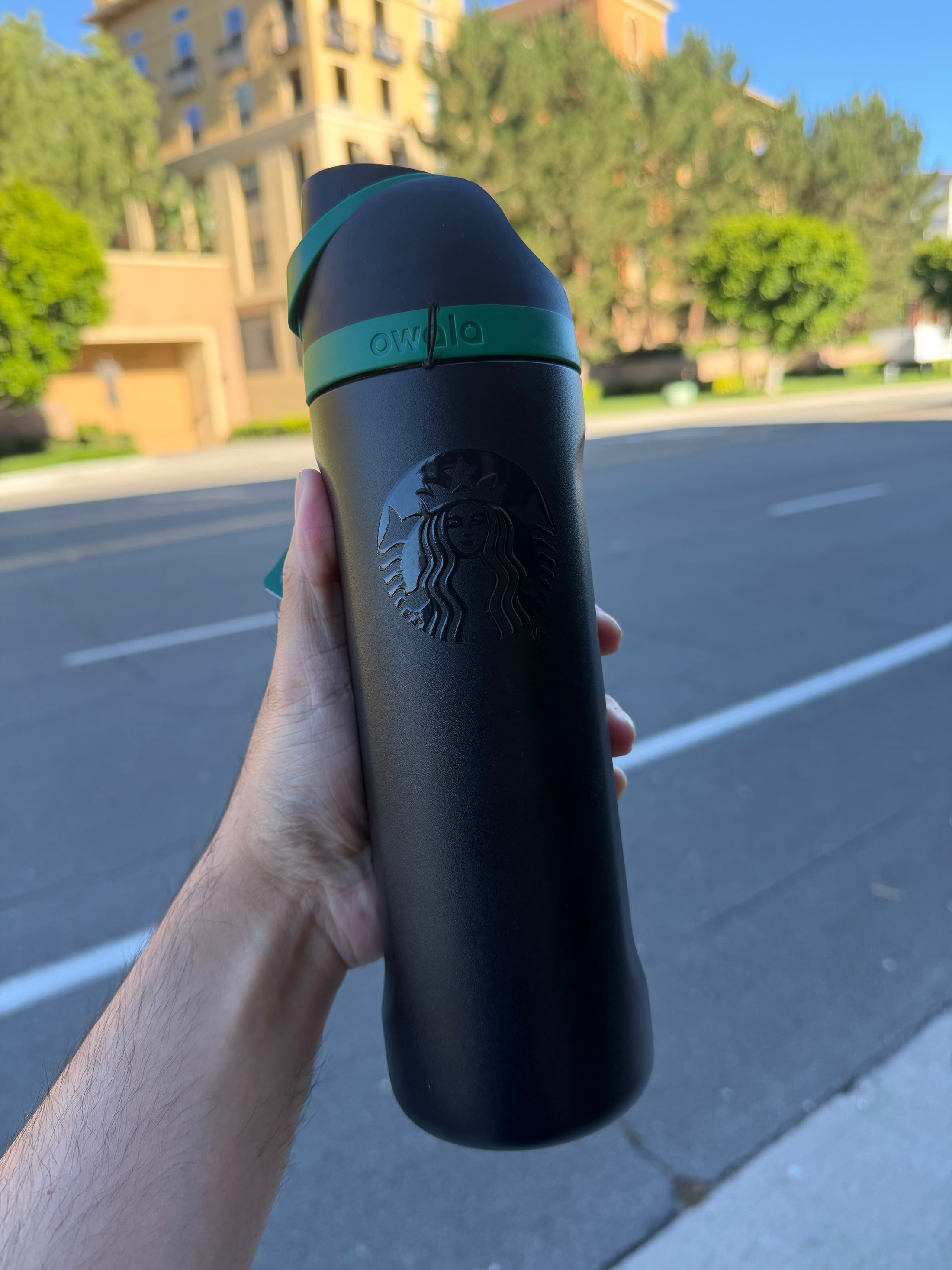 Owala 710ml | 吸管不銹鋼冷水壺 - 星巴克聯名黑