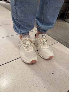 ND 女生 On cloud Roger Wildcard 粉橘