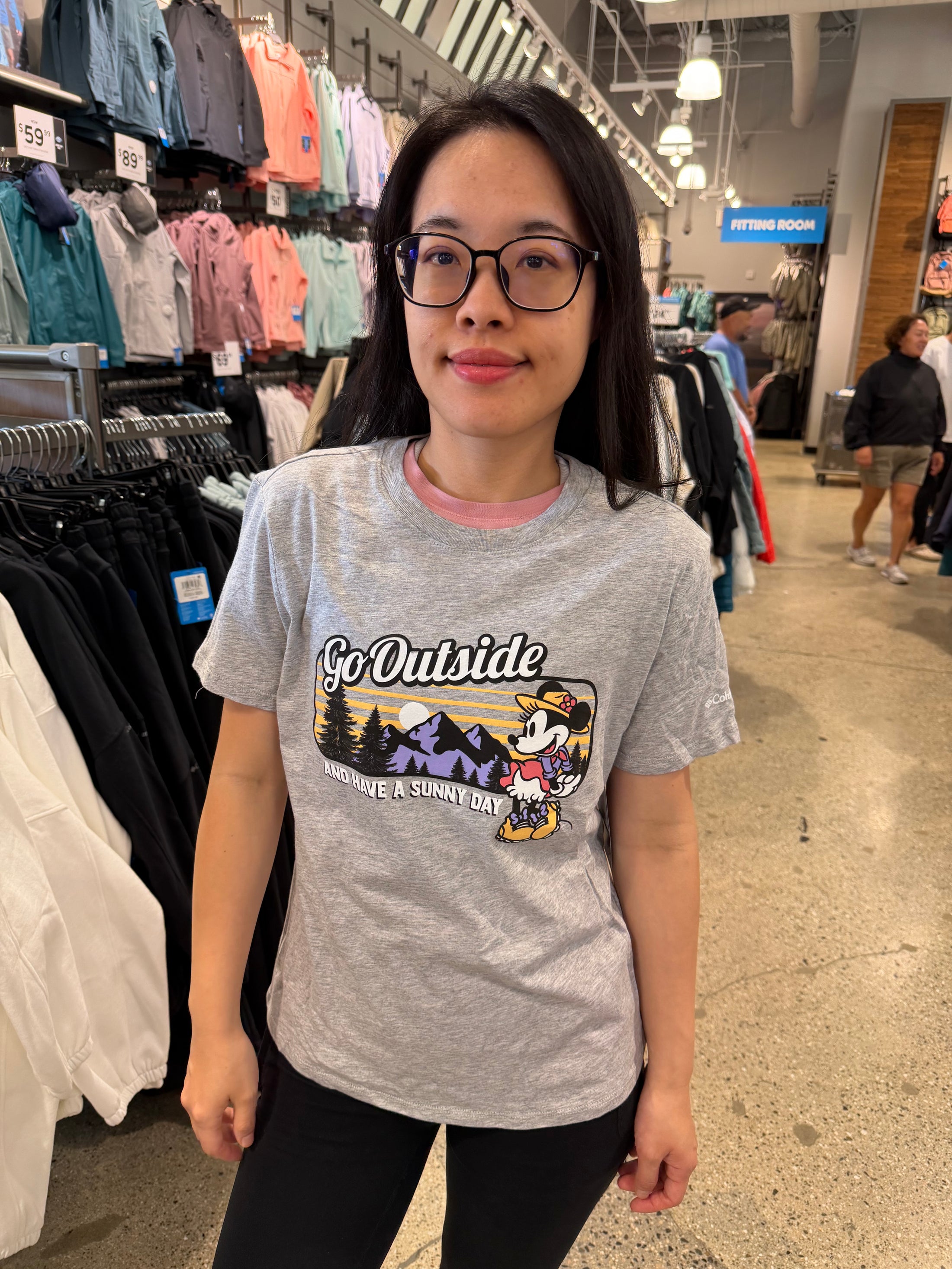 Columbia 女生 迪士尼聯名T - 灰色出去玩