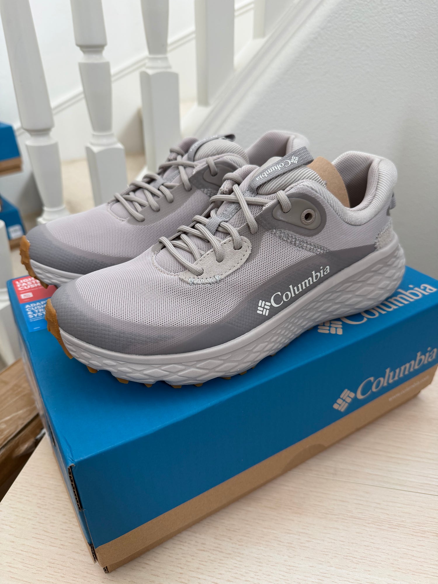 Columbia 女生 Terry 超輕走路鞋 奶茶灰 26cm