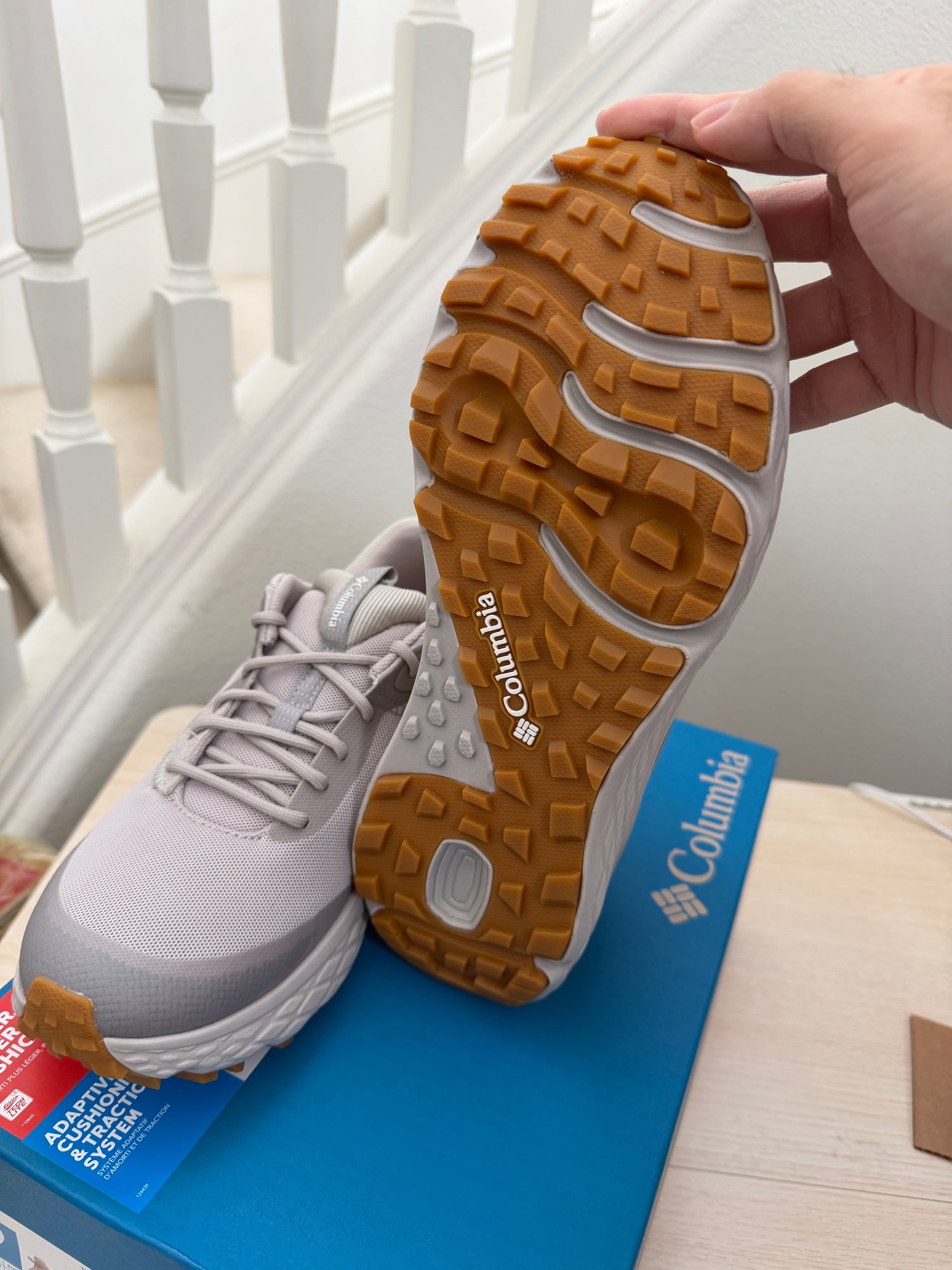 Columbia 女生 Terry 超輕走路鞋 奶茶灰 26cm