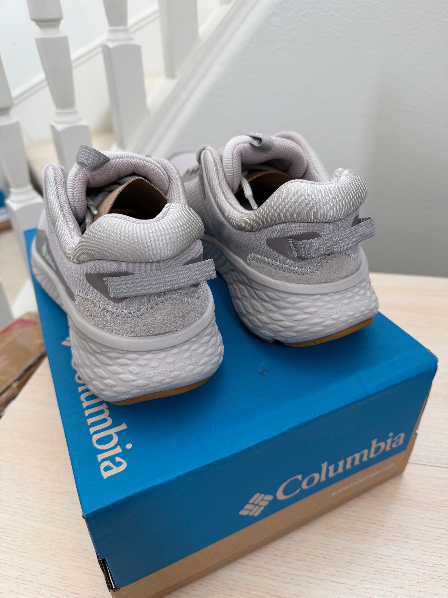 Columbia 女生 Terry 超輕走路鞋 奶茶灰 26cm