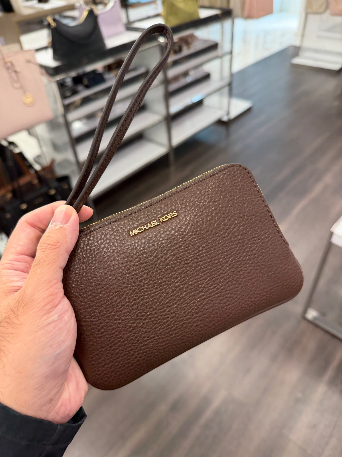 MK outlet 小手拿包 - 巧克力色