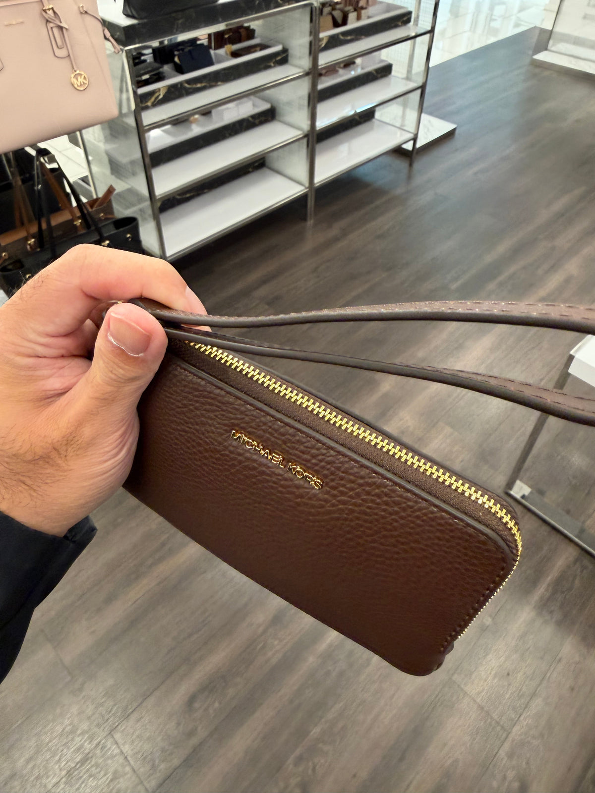 MK outlet 小手拿包 - 巧克力色