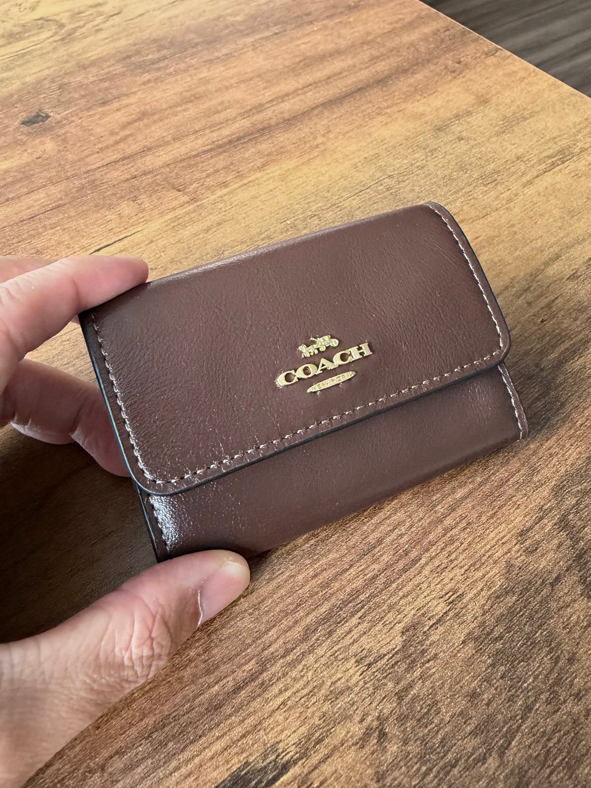 Coach outlet 翻蓋零錢卡夾 - 楓葉咖平滑皮