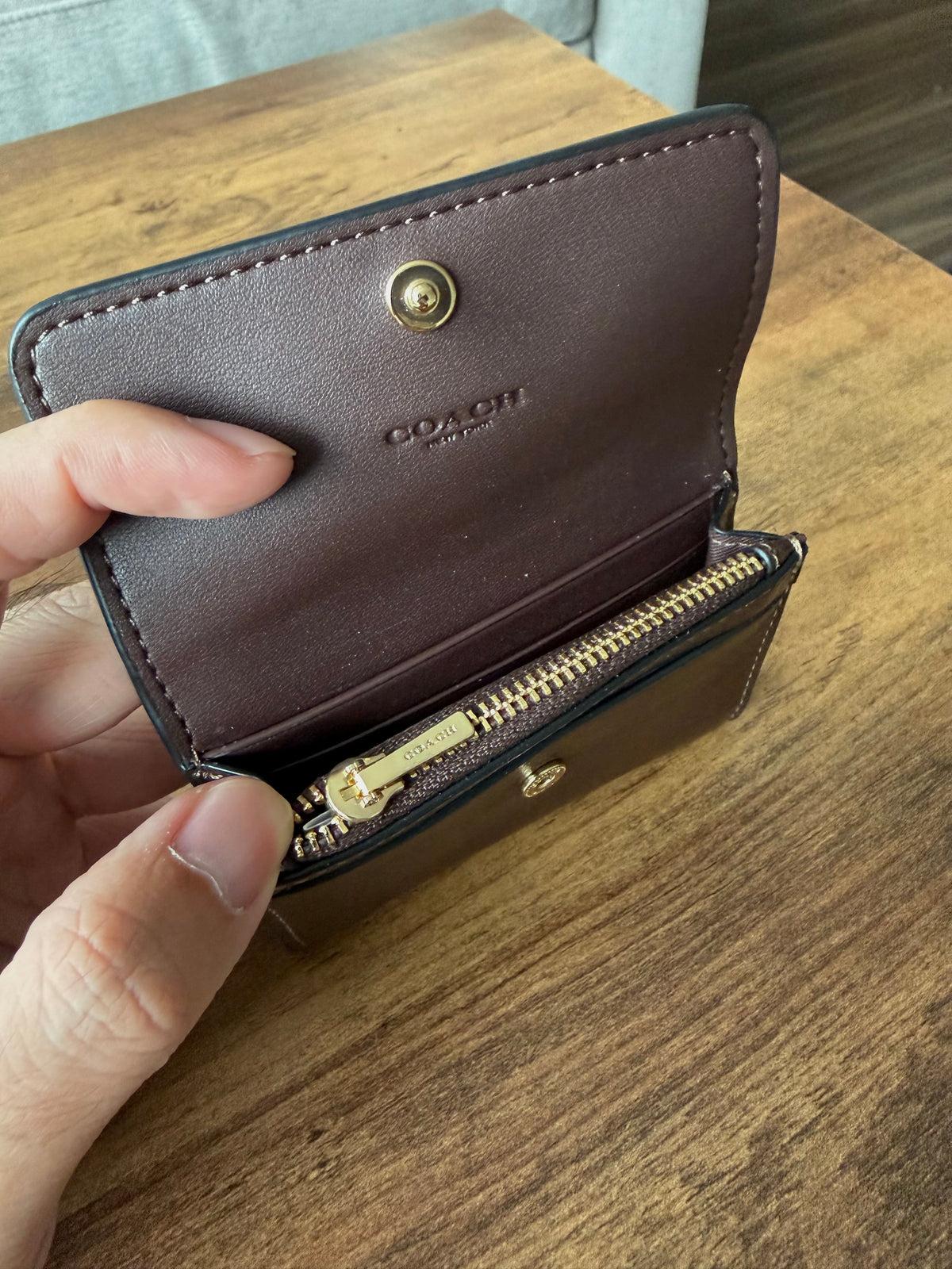 Coach outlet 翻蓋零錢卡夾 - 楓葉咖平滑皮
