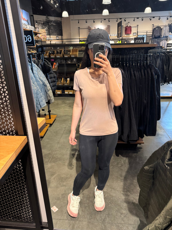 Banana 女生 經典圓領短T