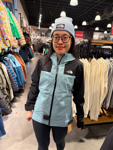 北臉 女生 好移動防水外套