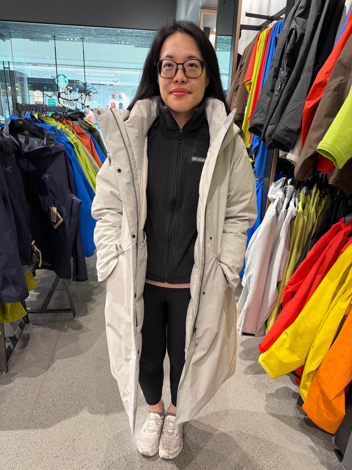 始祖鳥 女生 Goretex Ifora 真羽絨長版派克 - 米白灰