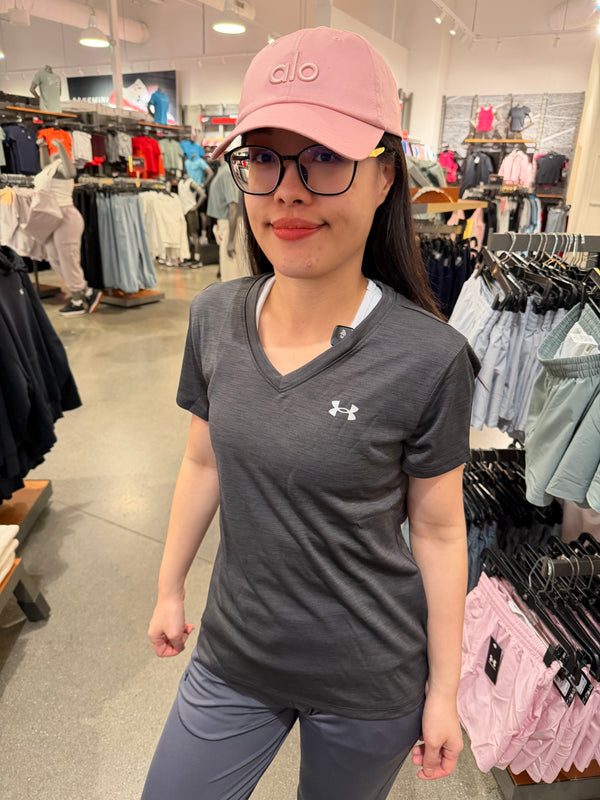 UA 女生 滑溜溜運動短T - V領