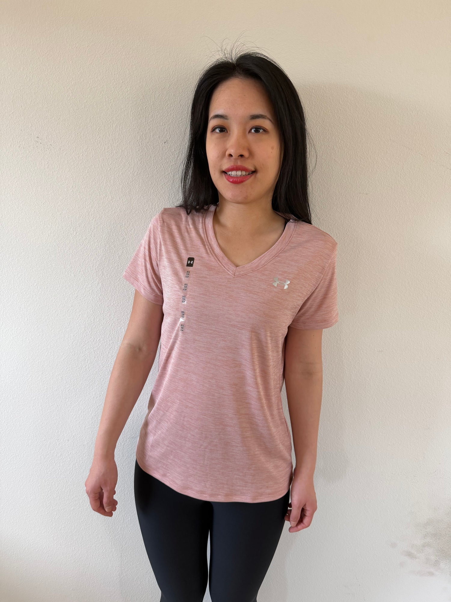 UA 女生 V領滑溜溜運動短T 玫瑰 696