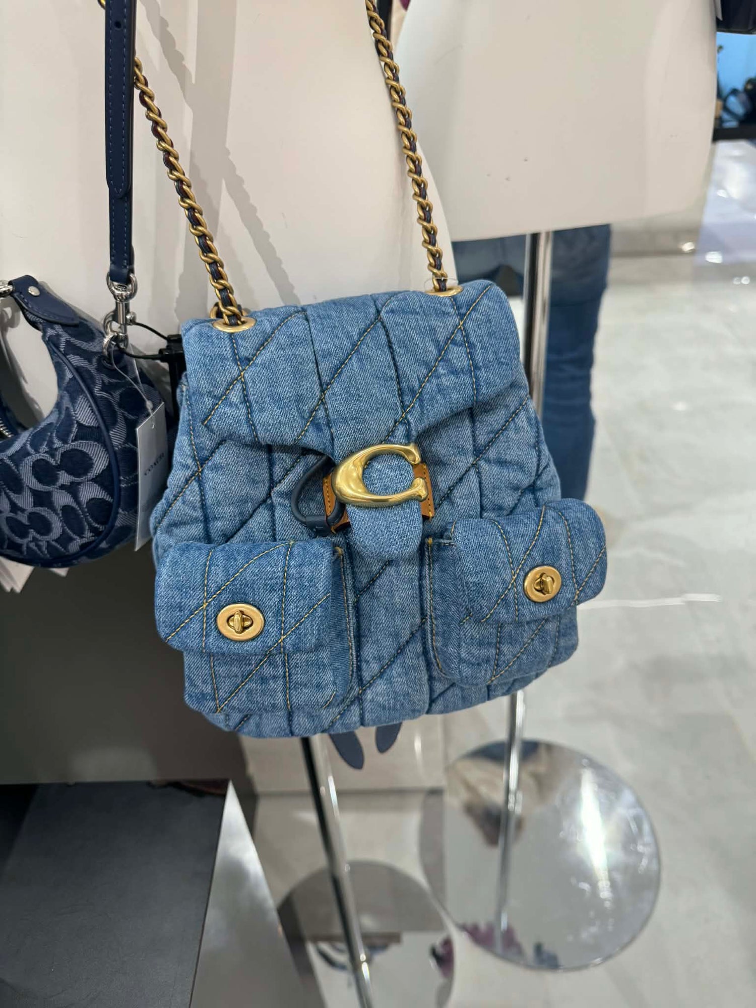 Coach 專櫃 Tabby 後背包