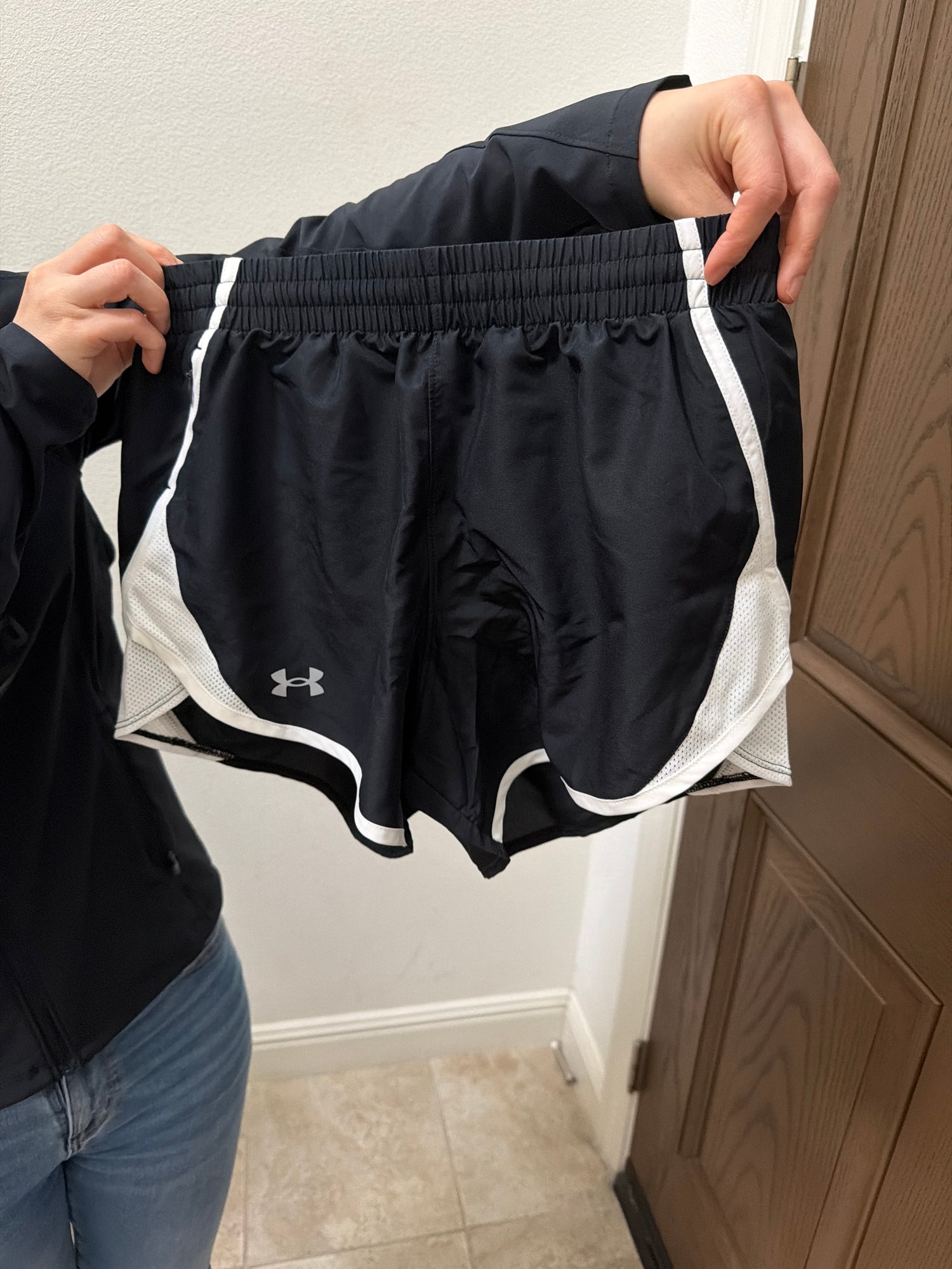 UA專櫃 女生 Play up 短褲 黑白 XS(有內襯)